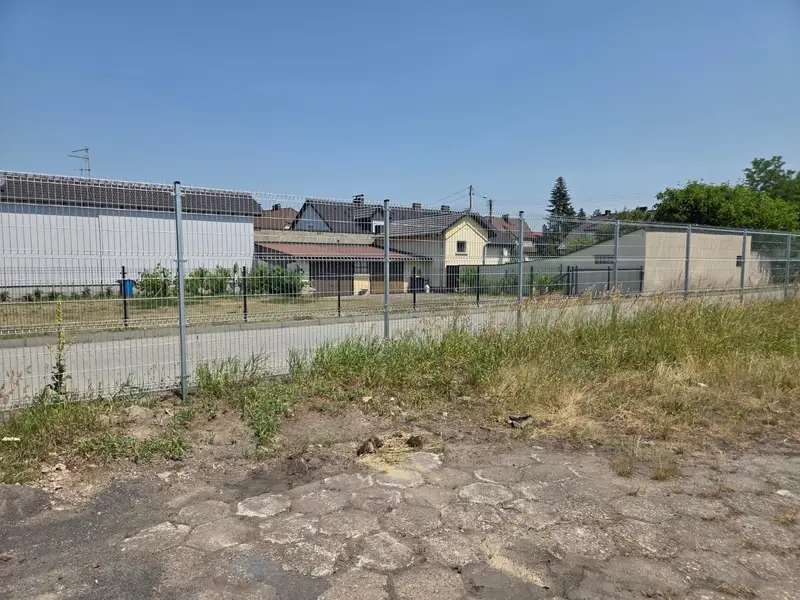 Ocynkowane ogrodzenie panelowe o wysokości 2,25 m wokół zakładu Eurovent w Przyworach