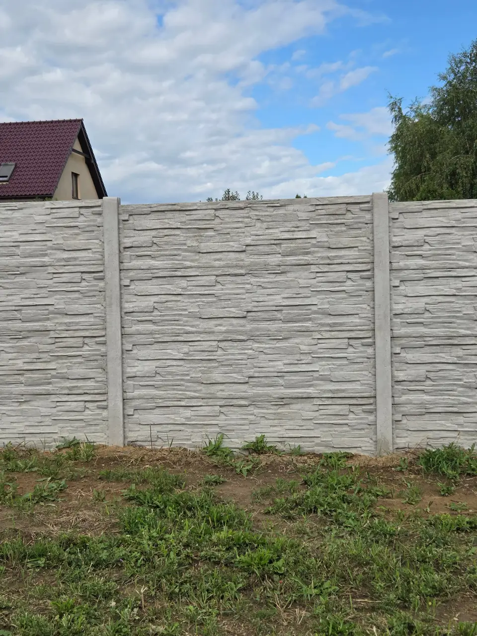 Przęsła betonowe z płyt o fakturze łupka, widok z bliska, Jędrzychów