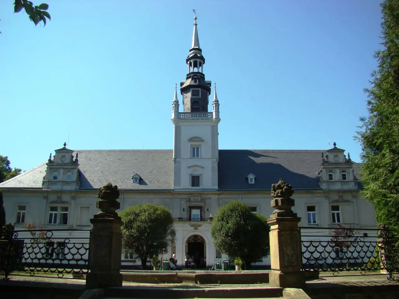 Pałac w Tułowicach, widok od frontu